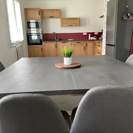 Villas Entiere, 6 Pl,3 Ch , Parking Prive , Climatise Chatte