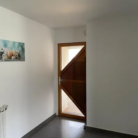 Villas Entiere, 6 Pl,3 Ch , Parking Prive , Climatise Chatte